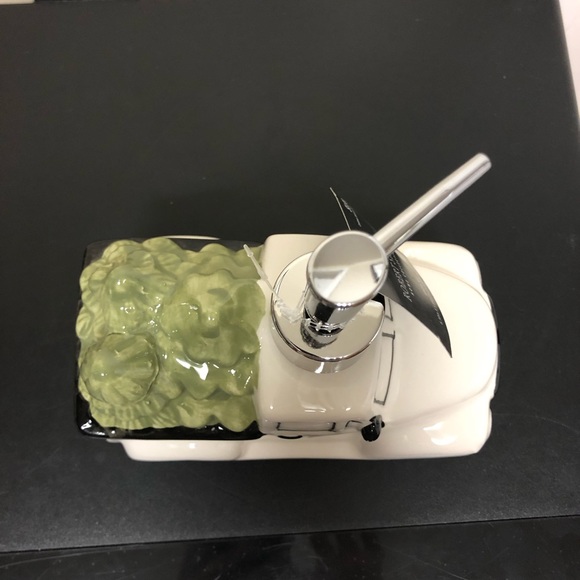 Farm Truck Christmas Tree Soap Pump - Picture 5 of 8